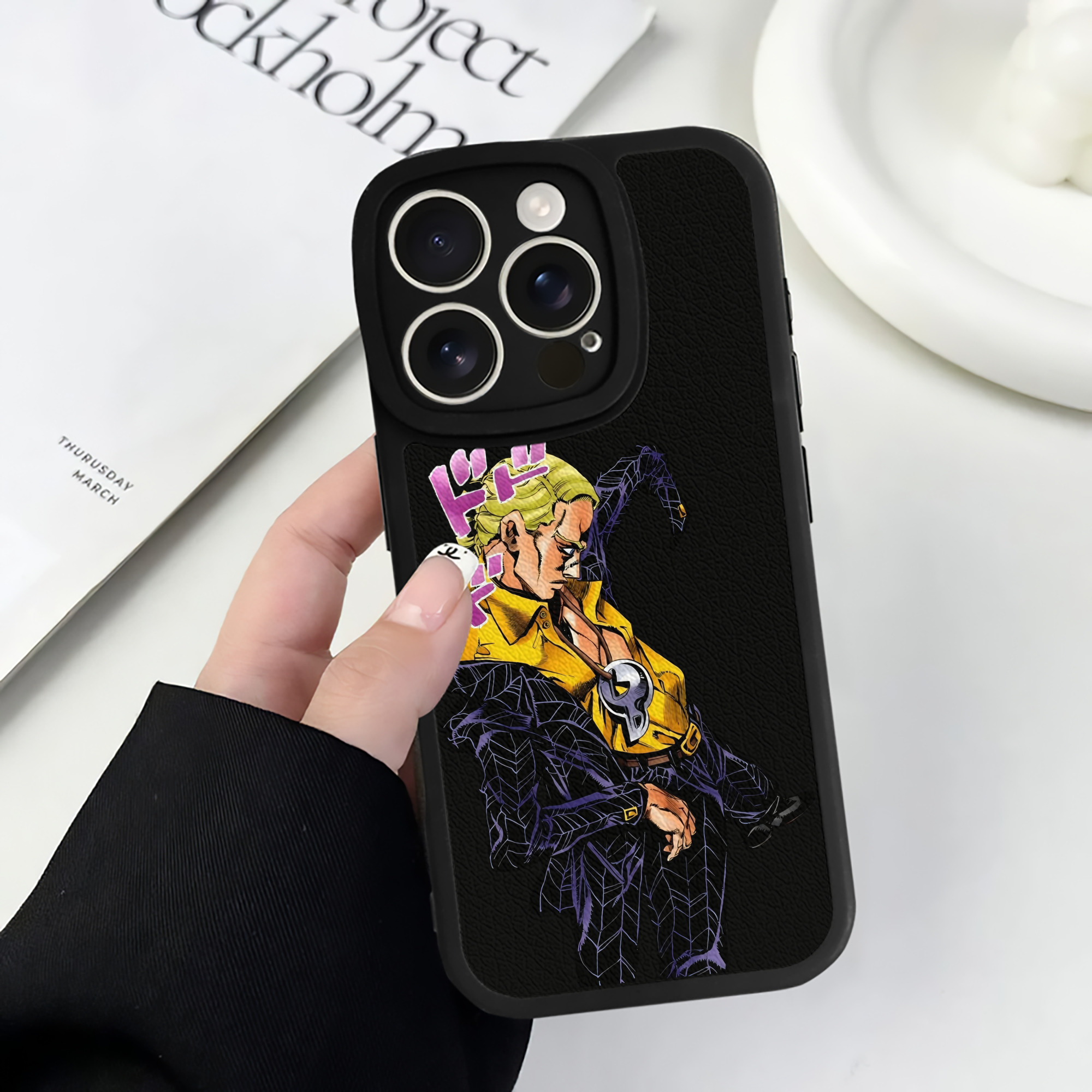 （画像用） ジョジョの奇妙な冒険 プロシュート JoJo's Bizarre Adventure Prosciutto 【iPhone 16シリーズ対応】シリコンスマホケース（レザー調） 材質：シリコン